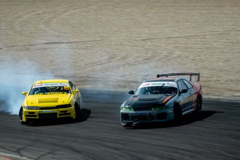 Gelbe Nissan S14 von Mev im Tandem mit einem Skyline R33, Nürburgring Drift Cup 2018