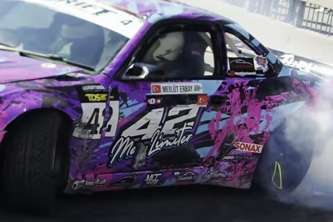 S14.9 im Drift vor voller Tribüne bei der Tuning World Bodensee 2026