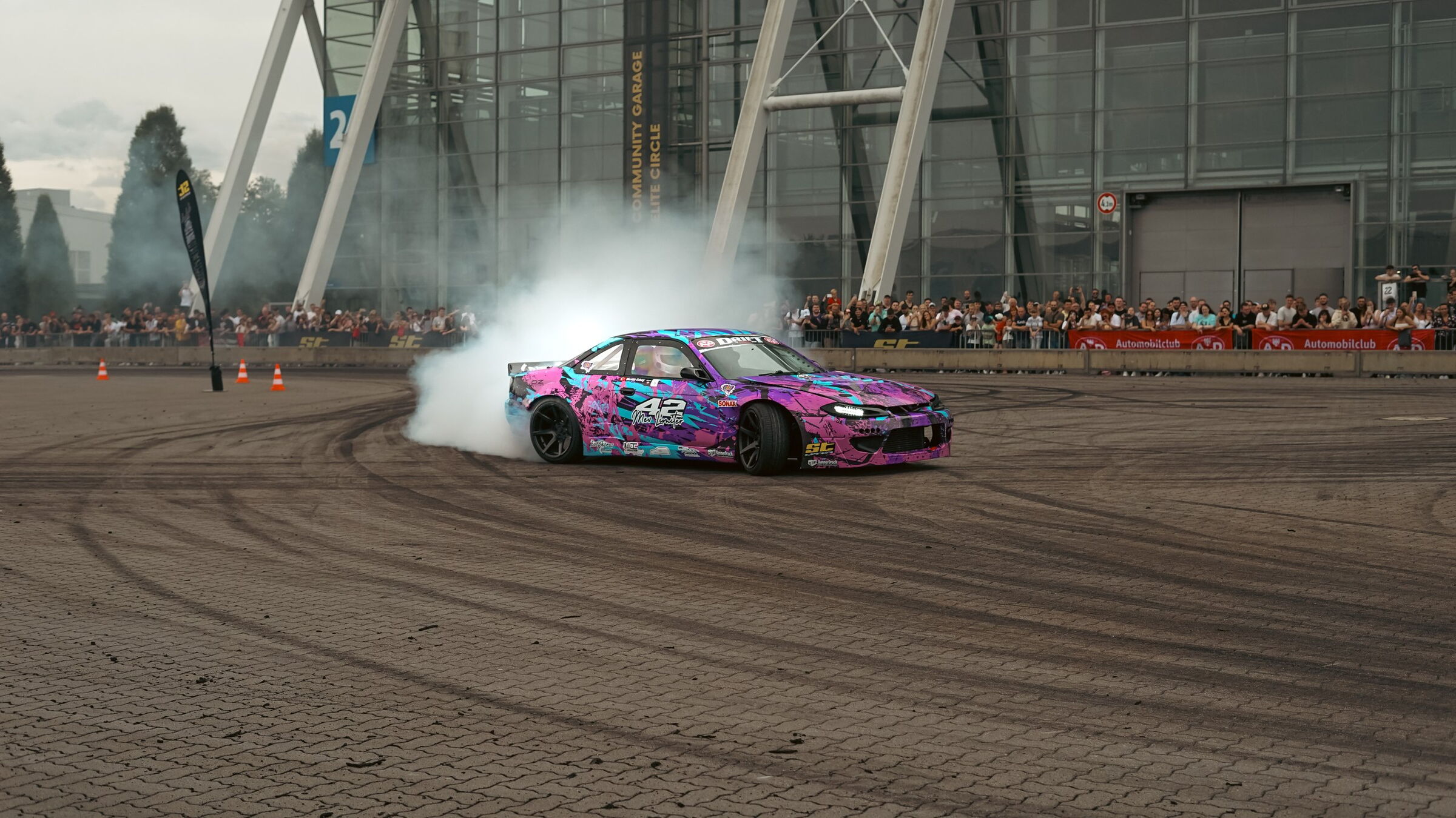 Nissan 200SX S14.9 von MEV LIMITER beim Burnout vor vollen Rängen, PS Days Hannover 2024