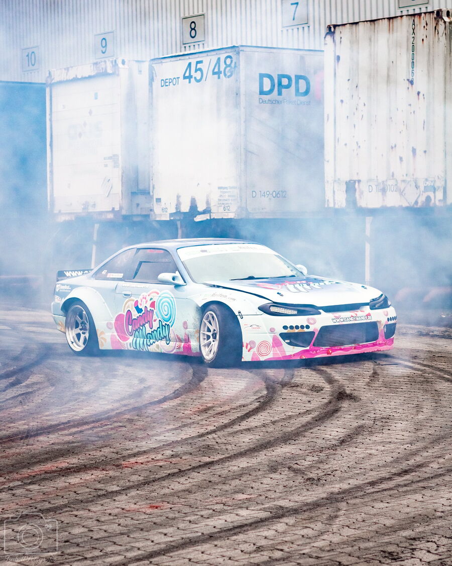 Candy-S14.9 im Drift mit dichtem Reifenrauch
